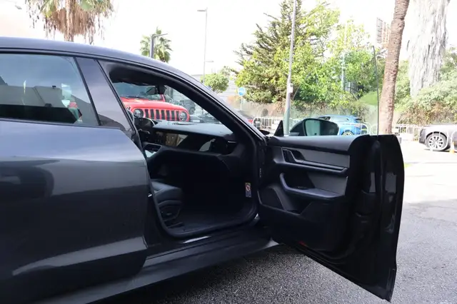 Porsche Taycan view 14