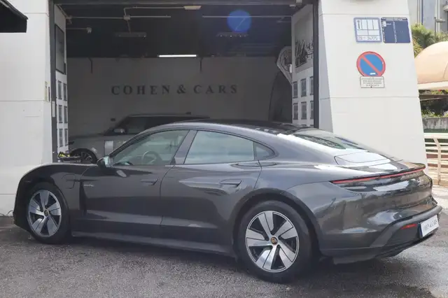 Porsche Taycan view 8