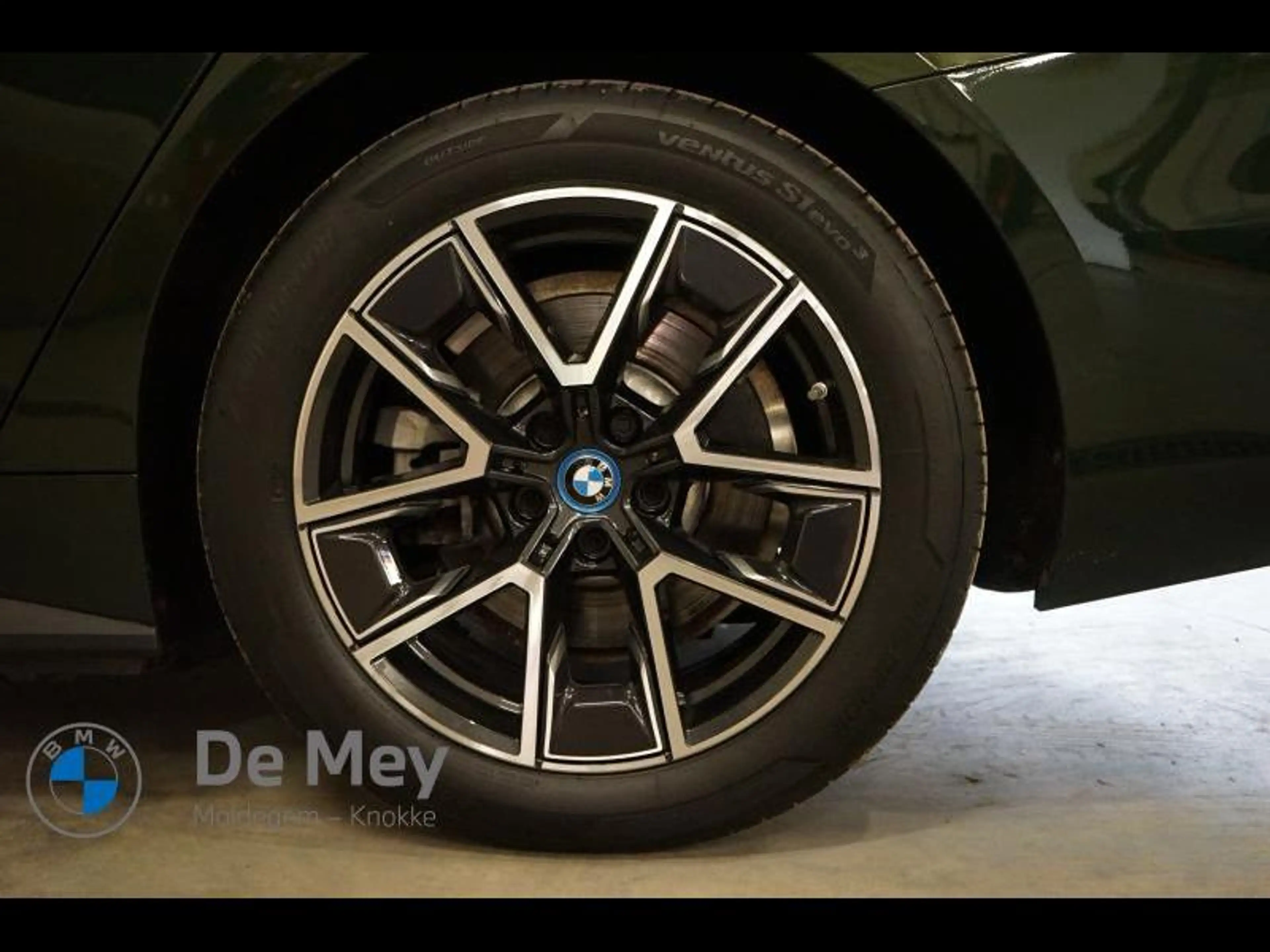 BMW i4 eDrive40 — photo 8