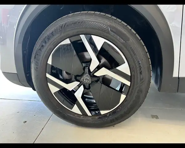 Peugeot 2008 view 5