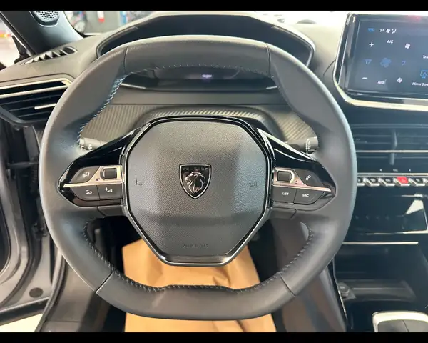 Peugeot 2008 view 9