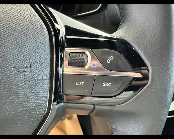 Peugeot 2008 view 20