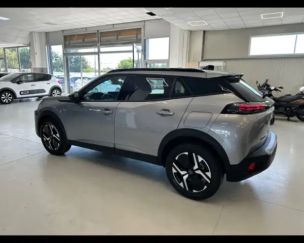 Peugeot 2008 view 4