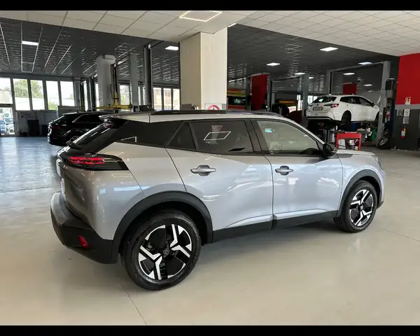 Peugeot 2008 view 3