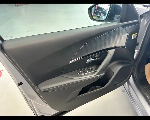 Peugeot 2008 view 18