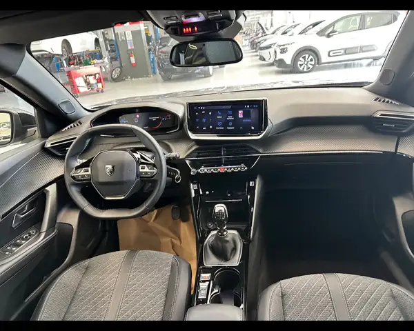 Peugeot 2008 view 16