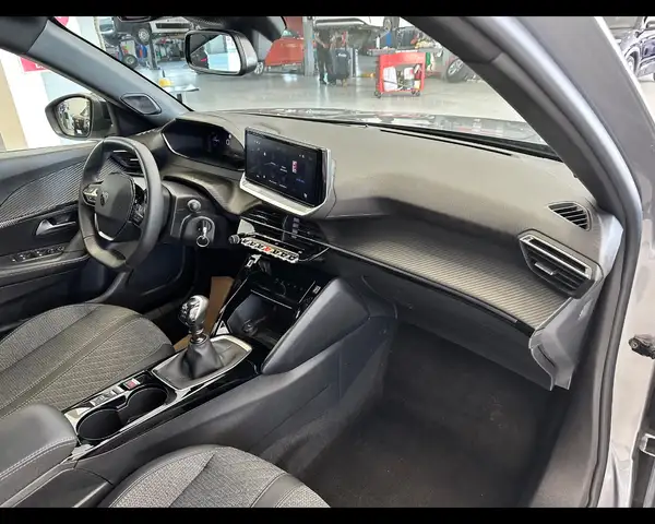 Peugeot 2008 view 17