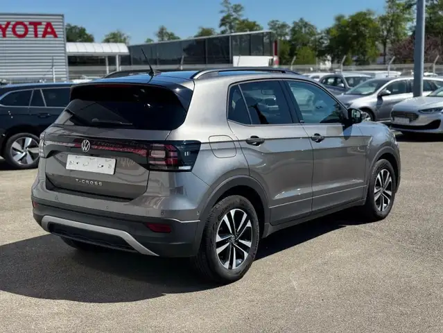 Volkswagen T-Cross view 6