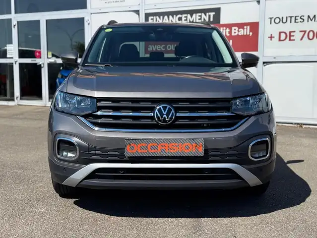 Volkswagen T-Cross view 3