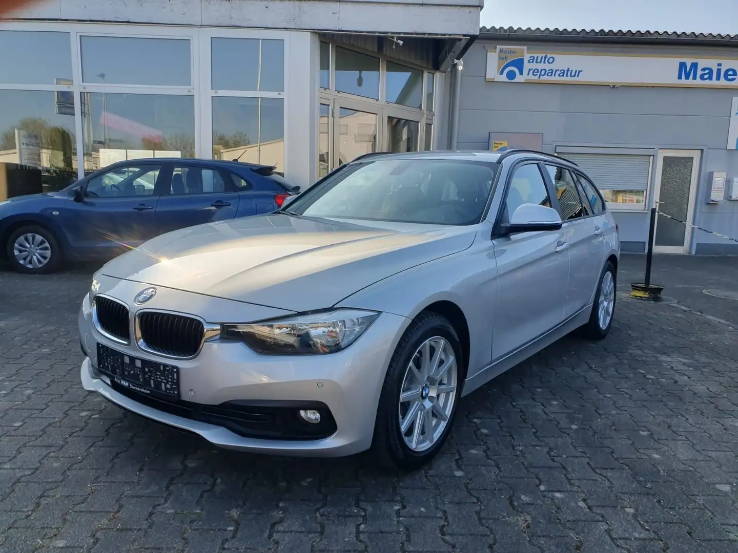 BMW 320 d Aut Touring 190Ps Navi AHK Alu17 2HD Argent - 1
