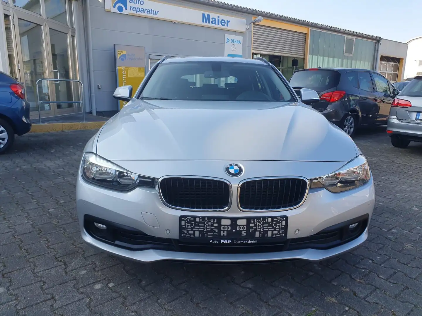 BMW 320 d Aut Touring 190Ps Navi AHK Alu17 2HD Argent - 2