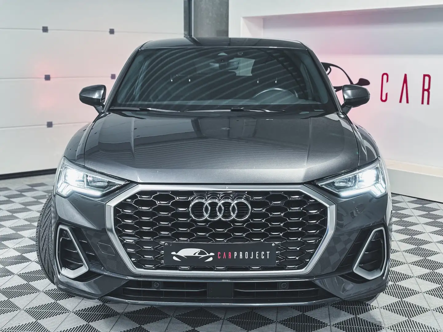 Audi Q3 Sportback 35TDi Business Edition S line, Car-Play Gris - 2