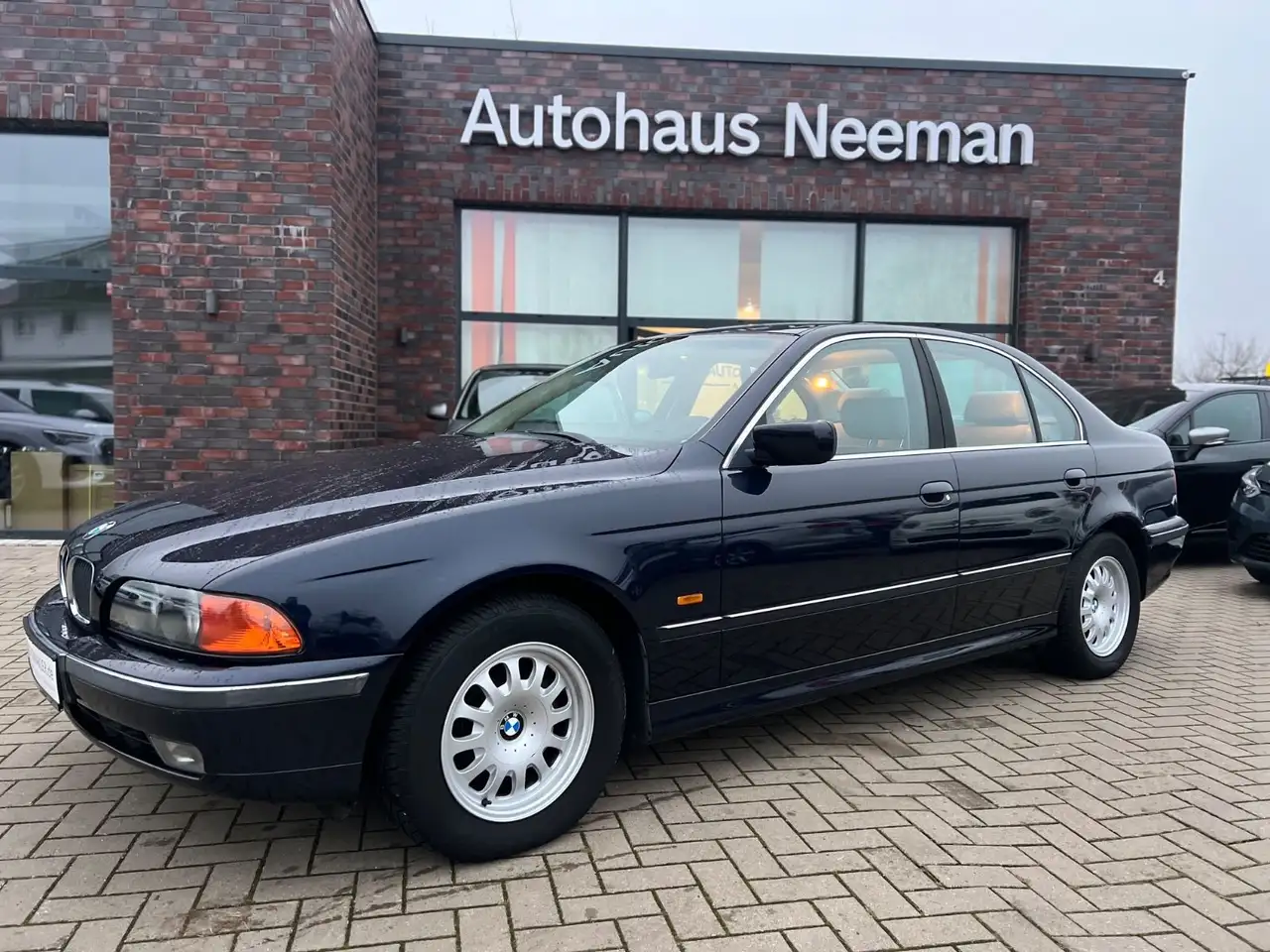 BMW 523