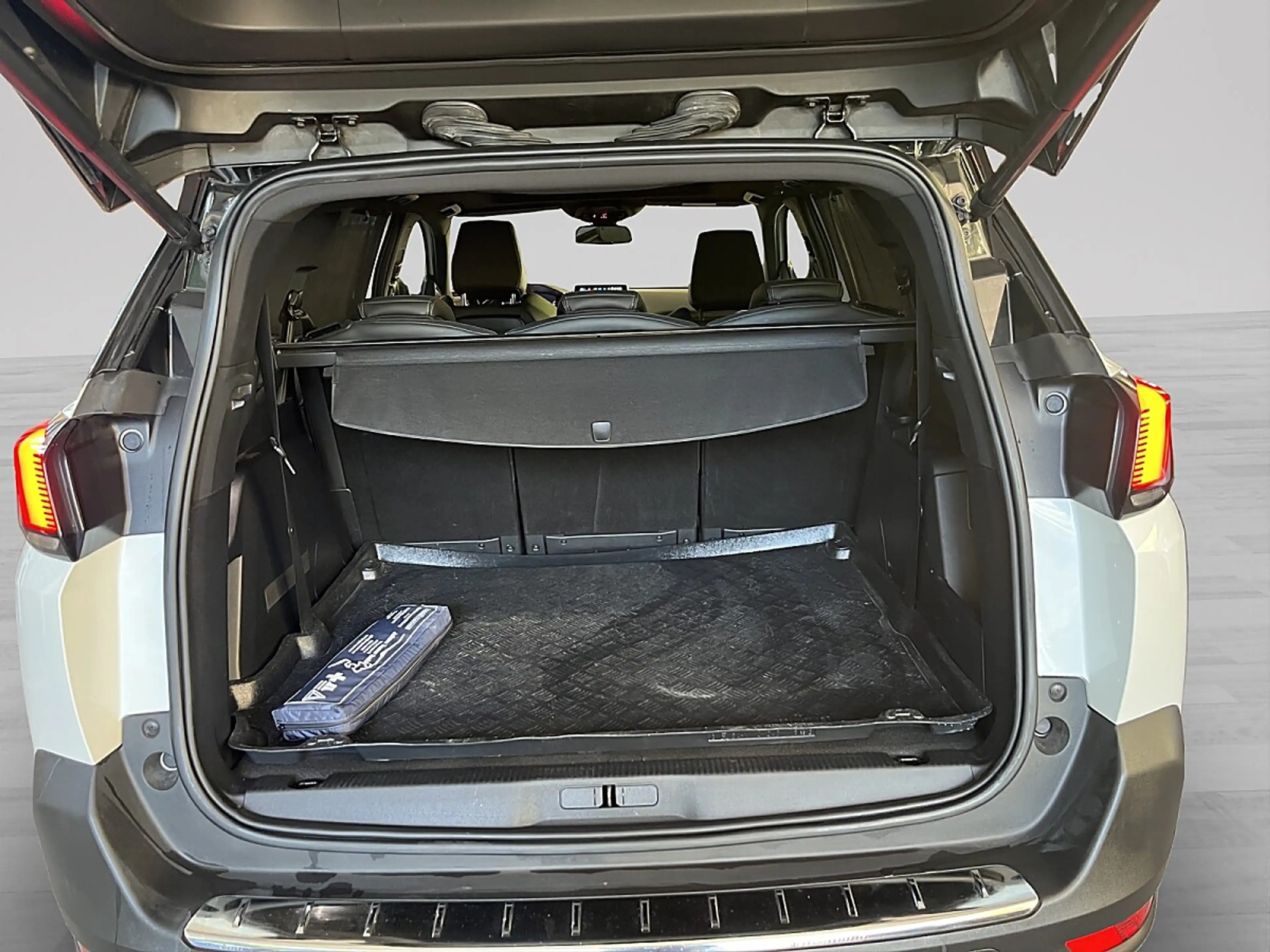Peugeot 5008 2.0 BlueHDI 150 Schalter GT Line — photo 14