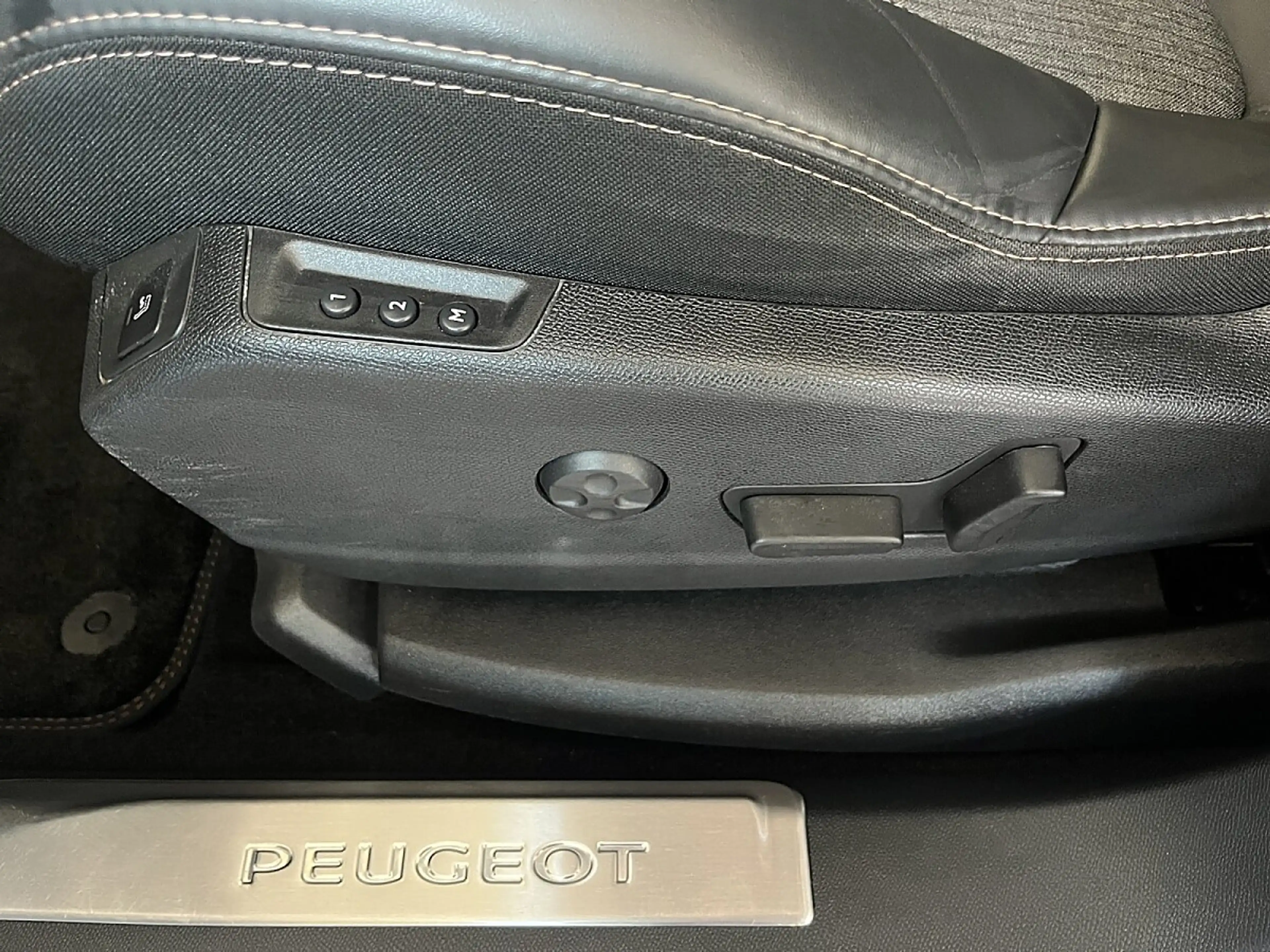 Peugeot 5008 2.0 BlueHDI 150 Schalter GT Line — photo 8