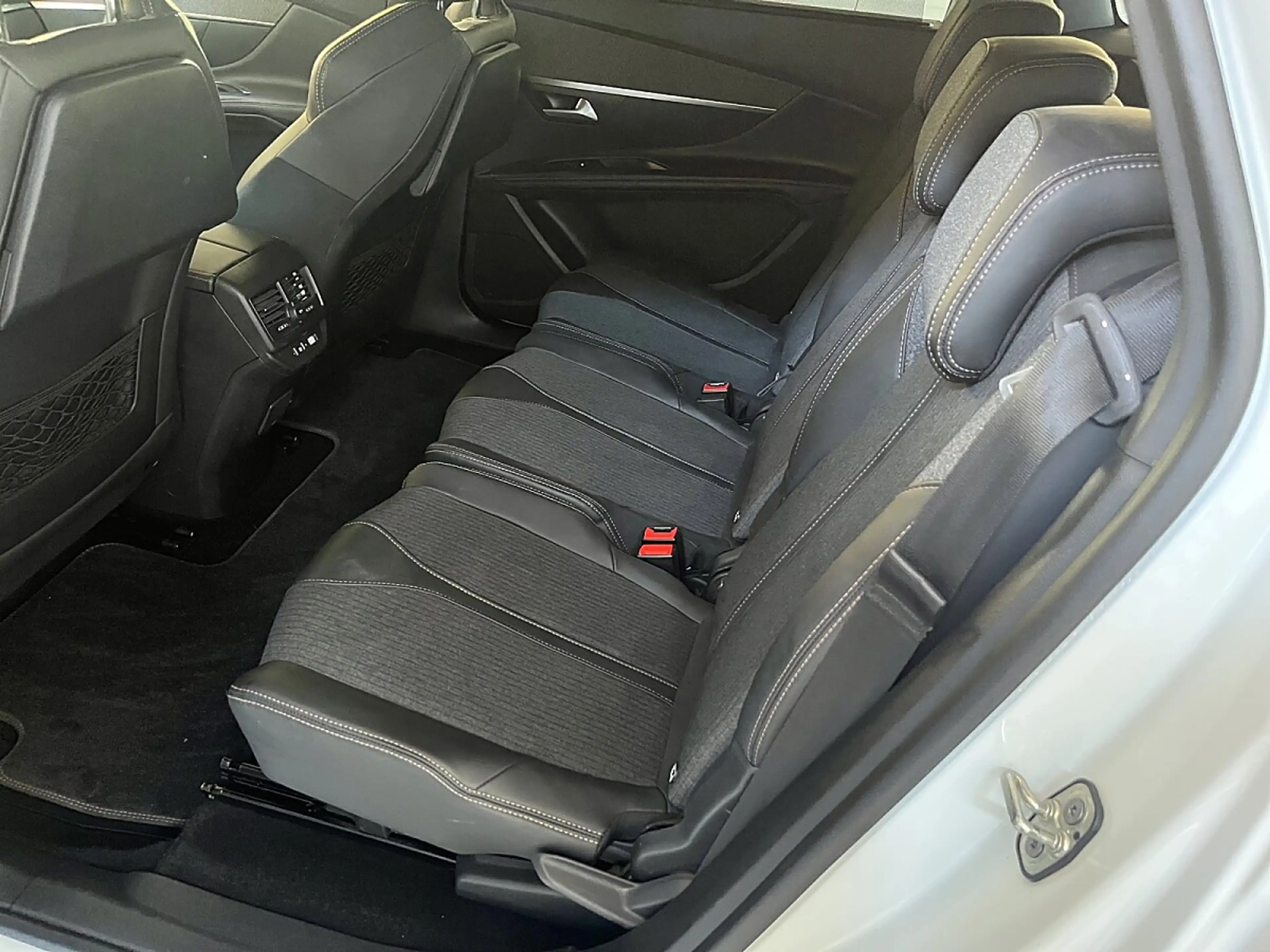 Peugeot 5008 2.0 BlueHDI 150 Schalter GT Line — photo 12