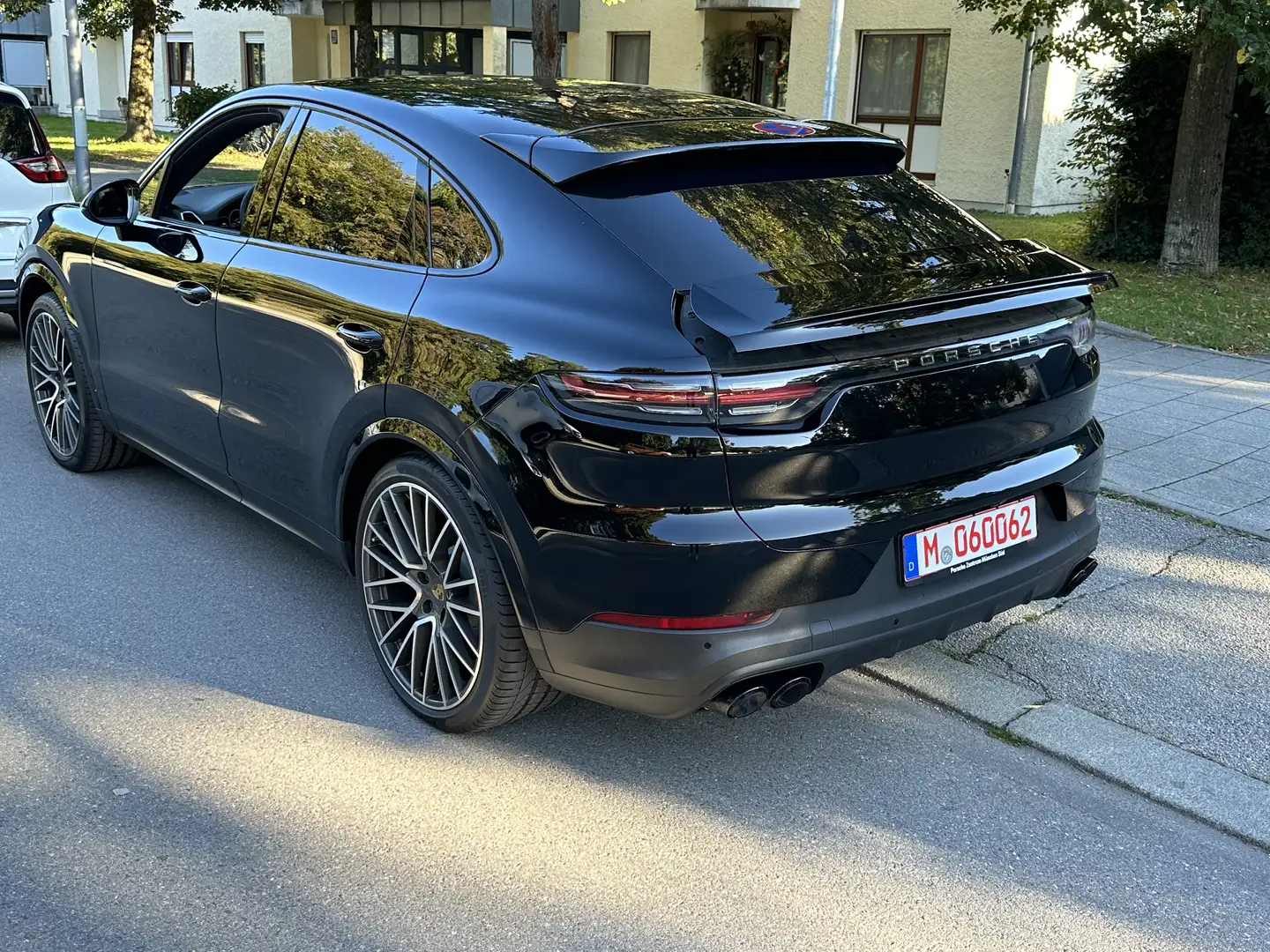 Porsche Cayenne Coupé Softclose BOSE Luftfederung 22-Zoll Schwarz - 2