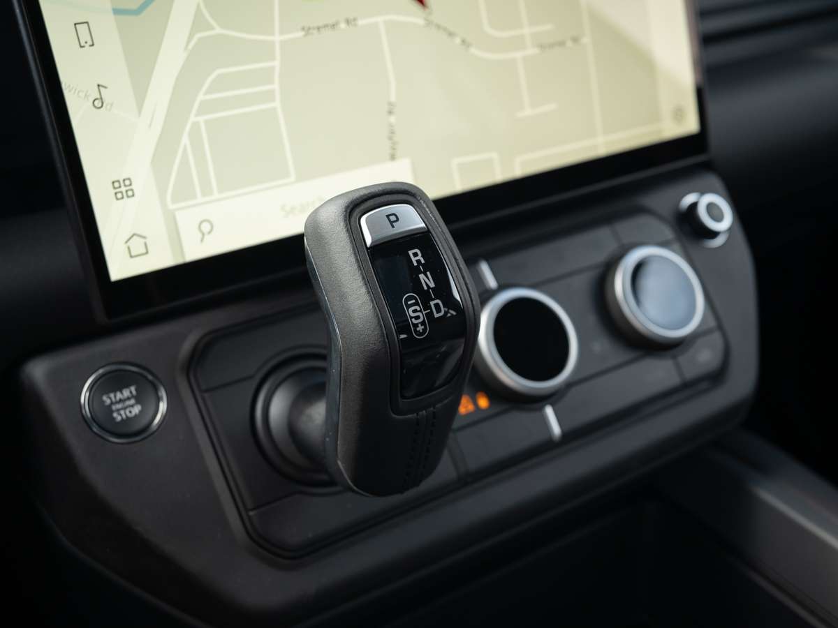 2026 Land Rover Defender 110 P300 S thumb 15