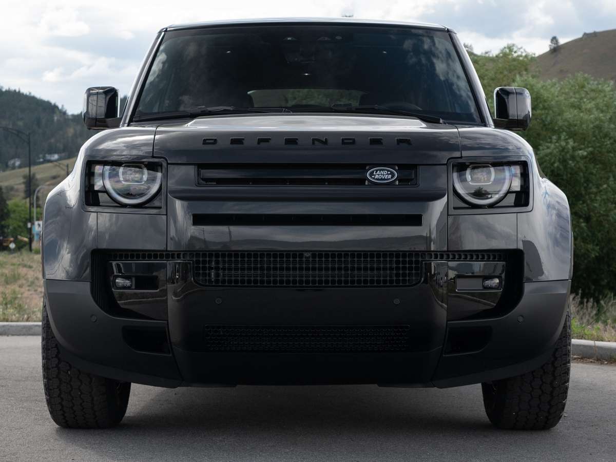 2026 Land Rover Defender 110 P300 S thumb 8