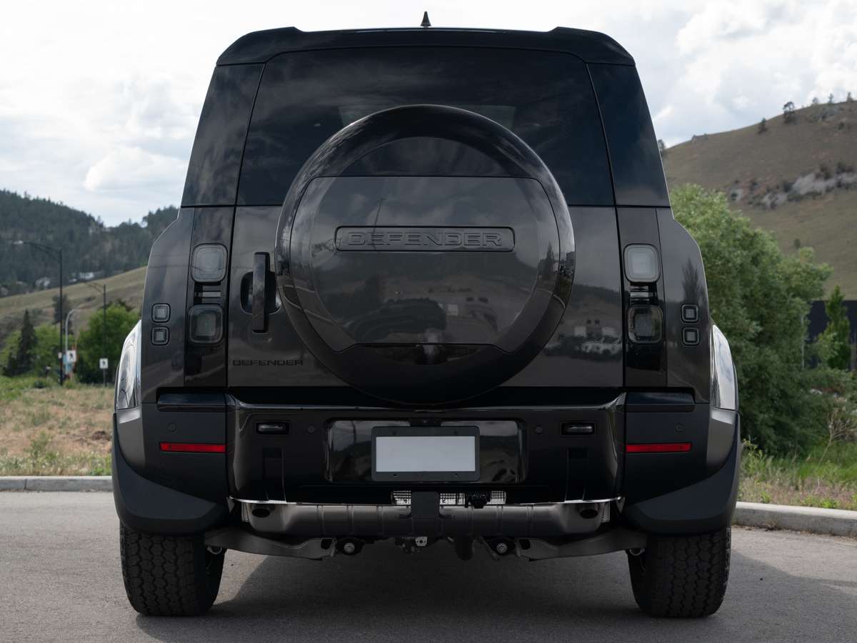 2026 Land Rover Defender 110 P300 S thumb 7