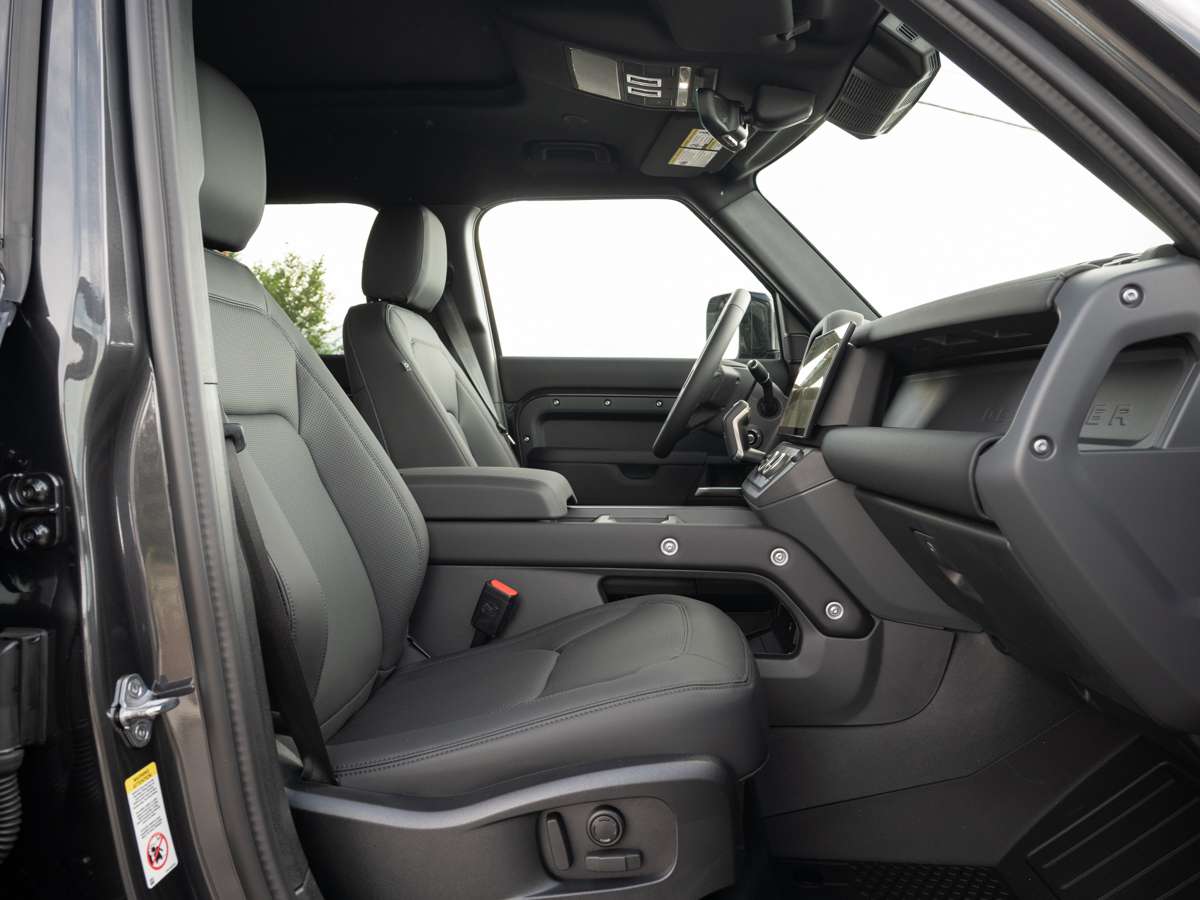 2026 Land Rover Defender 110 P300 S alt 3