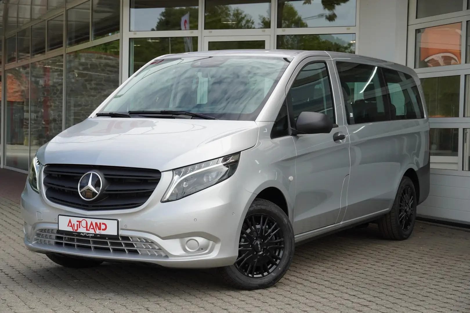 Mercedes-Benz Vito Tourer 119 CDI 4Matic lang LED Kamera DAB Zilver - 2