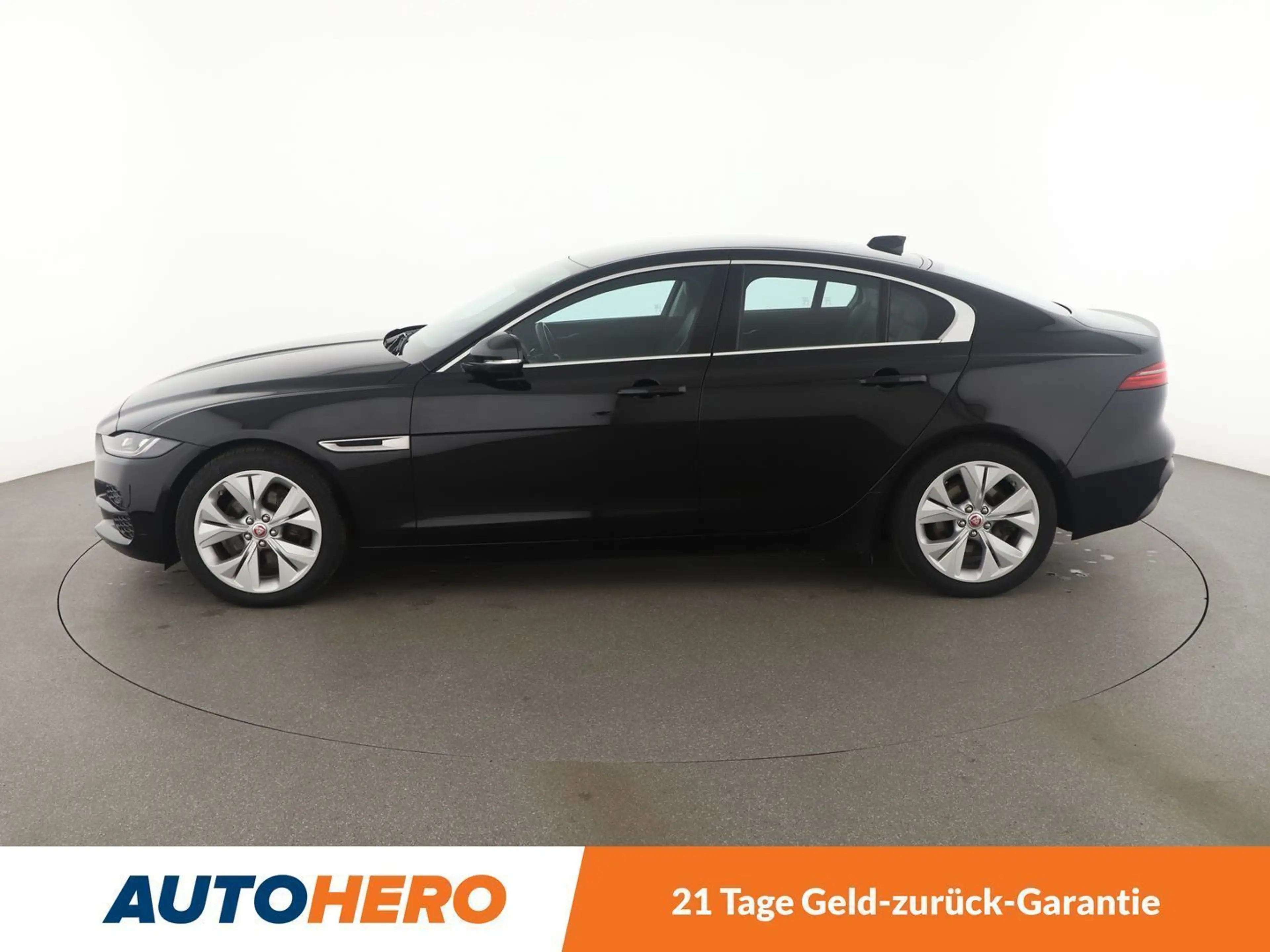 Jaguar XE 25t S Aut*NAVI*LED*TEMPO*CAM*PDC*SHZ*GARANTIE* — photo 3