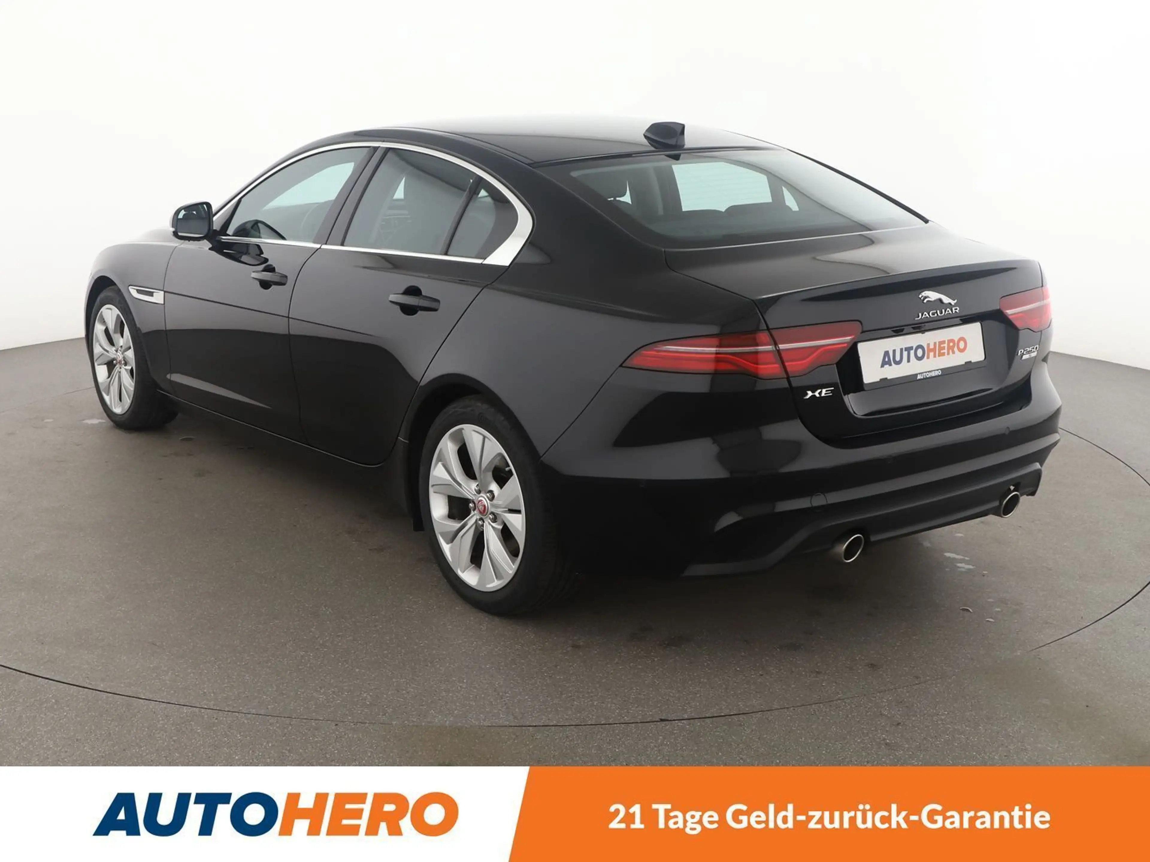 Jaguar XE 25t S Aut*NAVI*LED*TEMPO*CAM*PDC*SHZ*GARANTIE* — photo 4