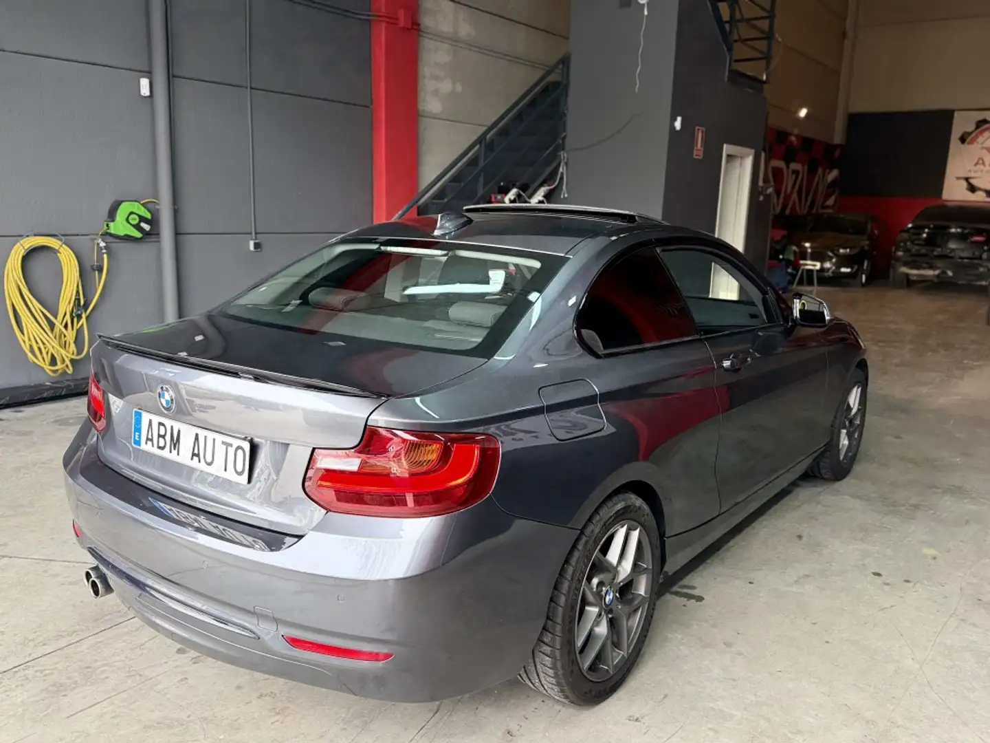 BMW 228 228i Coupé Sport Grau - 2