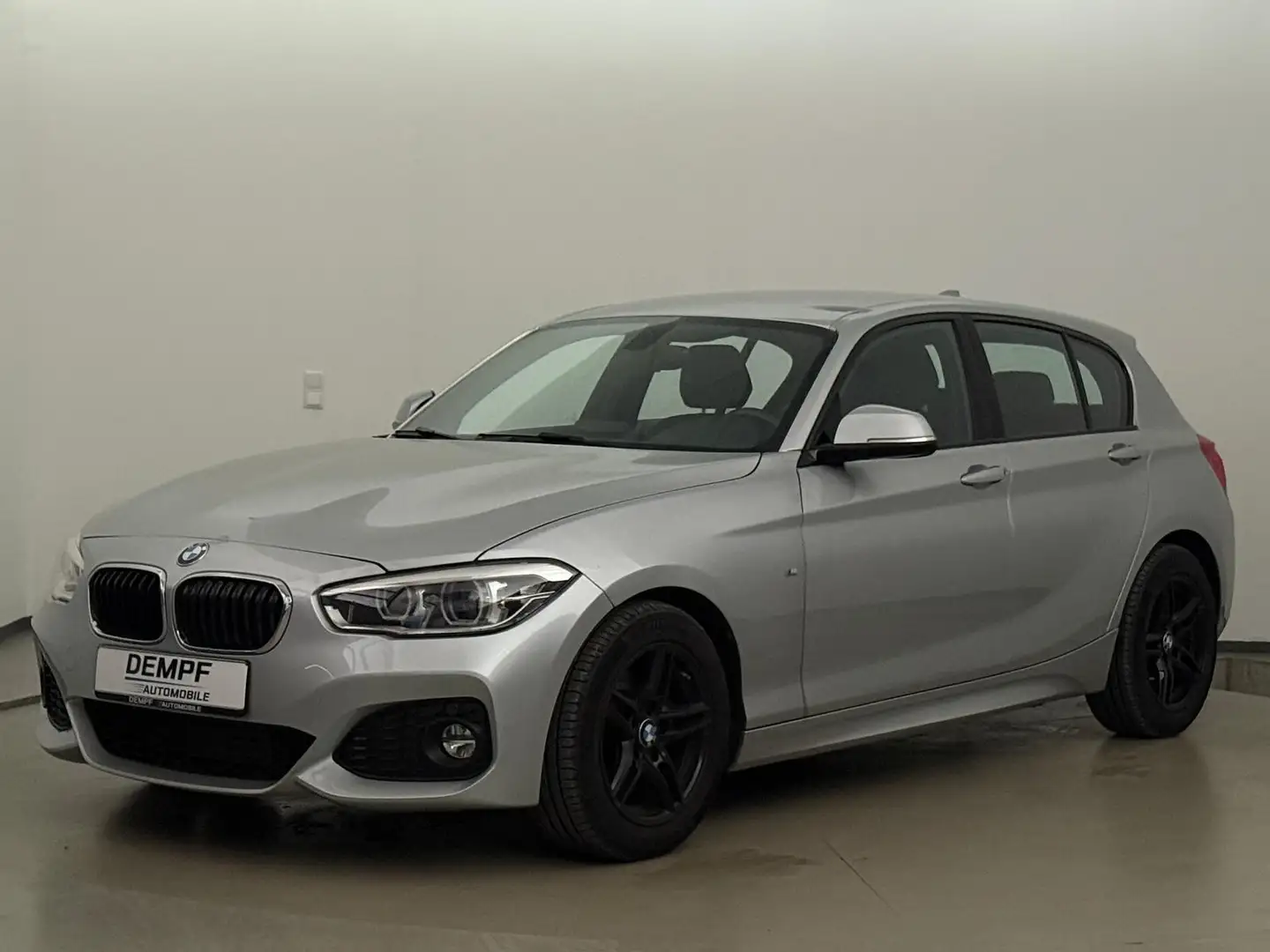 BMW 120 d M Sport*Alcantara*LED*SHZ*PDC*Tempo*2.Hand* Silber - 2