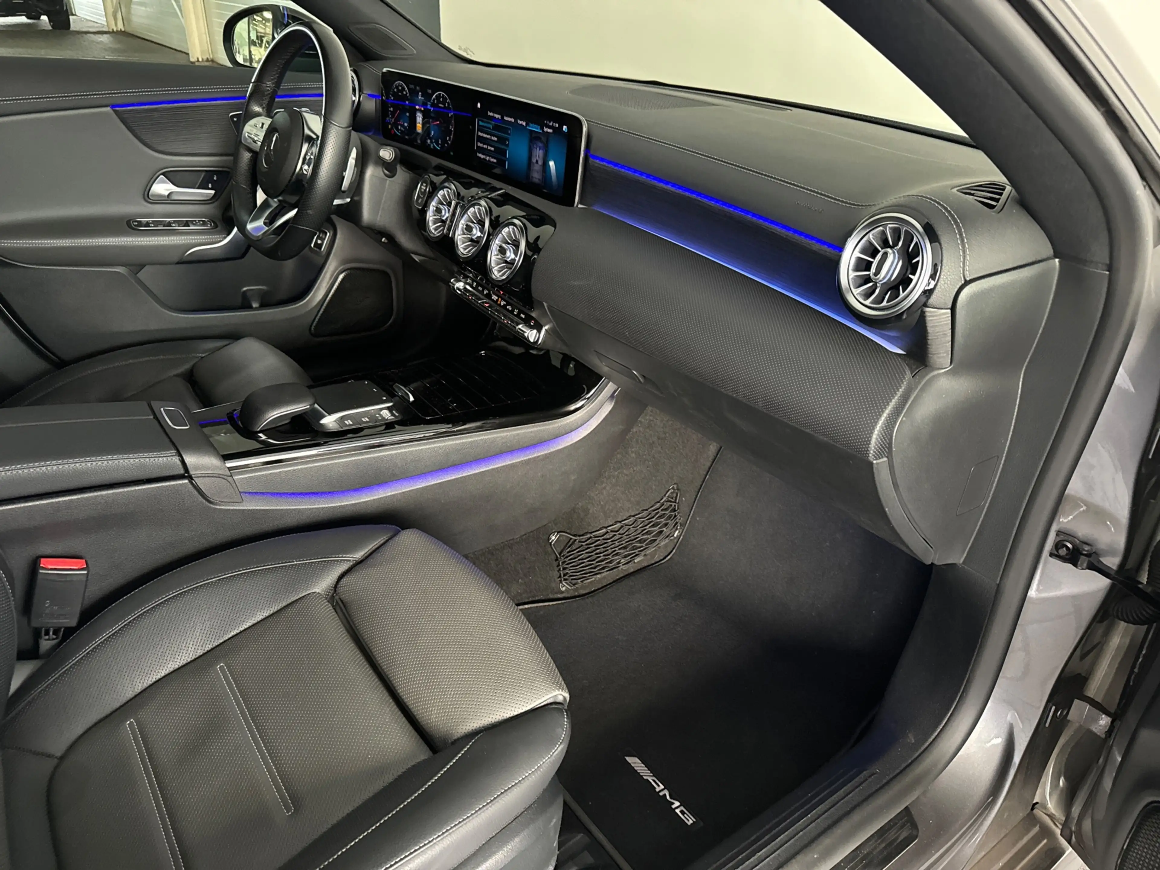 Mercedes-Benz CLA 180 AMG Pano|Stoelventilatie|360 Camera|Keyless|Blinds — photo 36