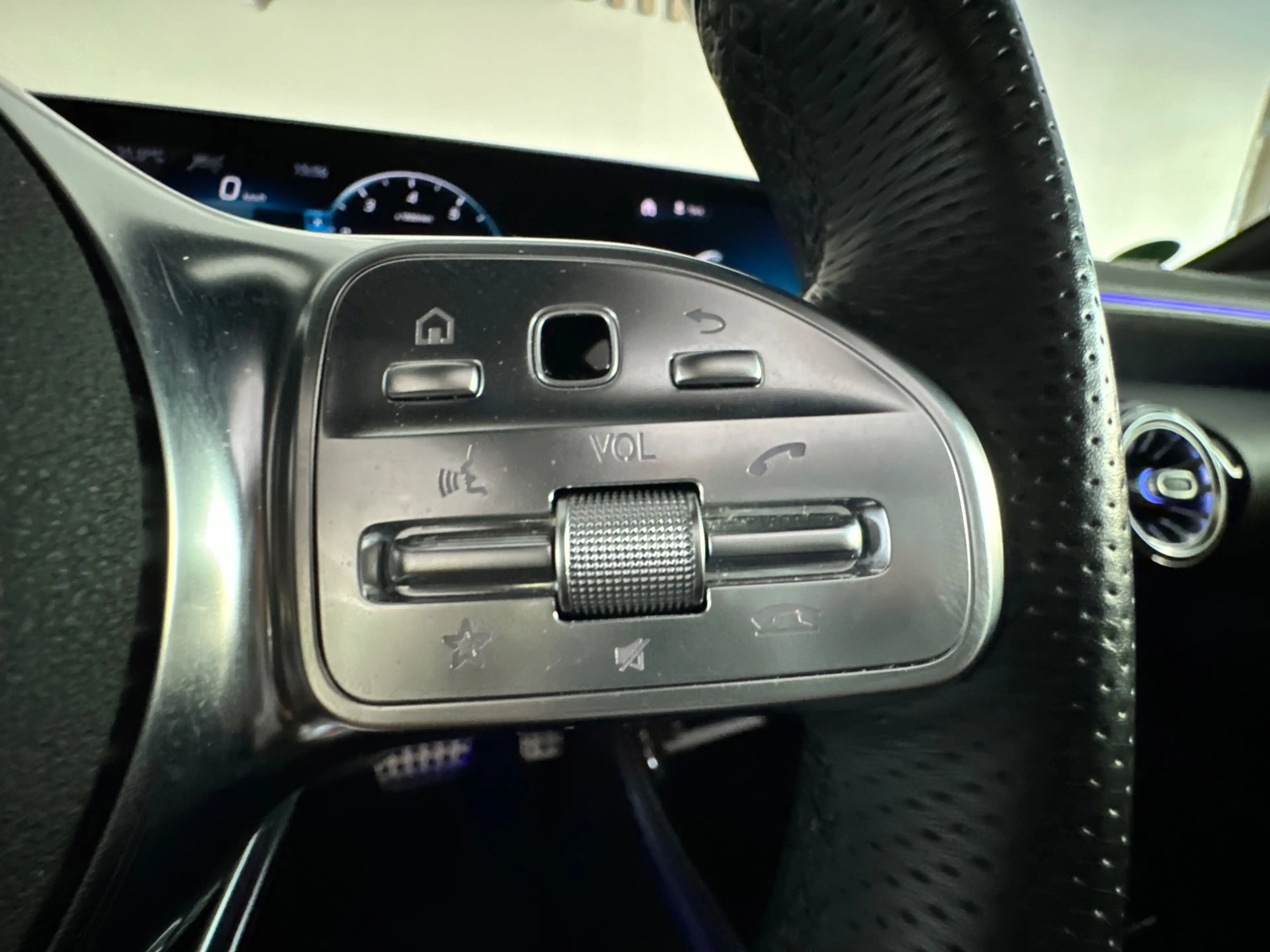 Mercedes-Benz CLA 180 AMG Pano|Stoelventilatie|360 Camera|Keyless|Blinds — photo 16