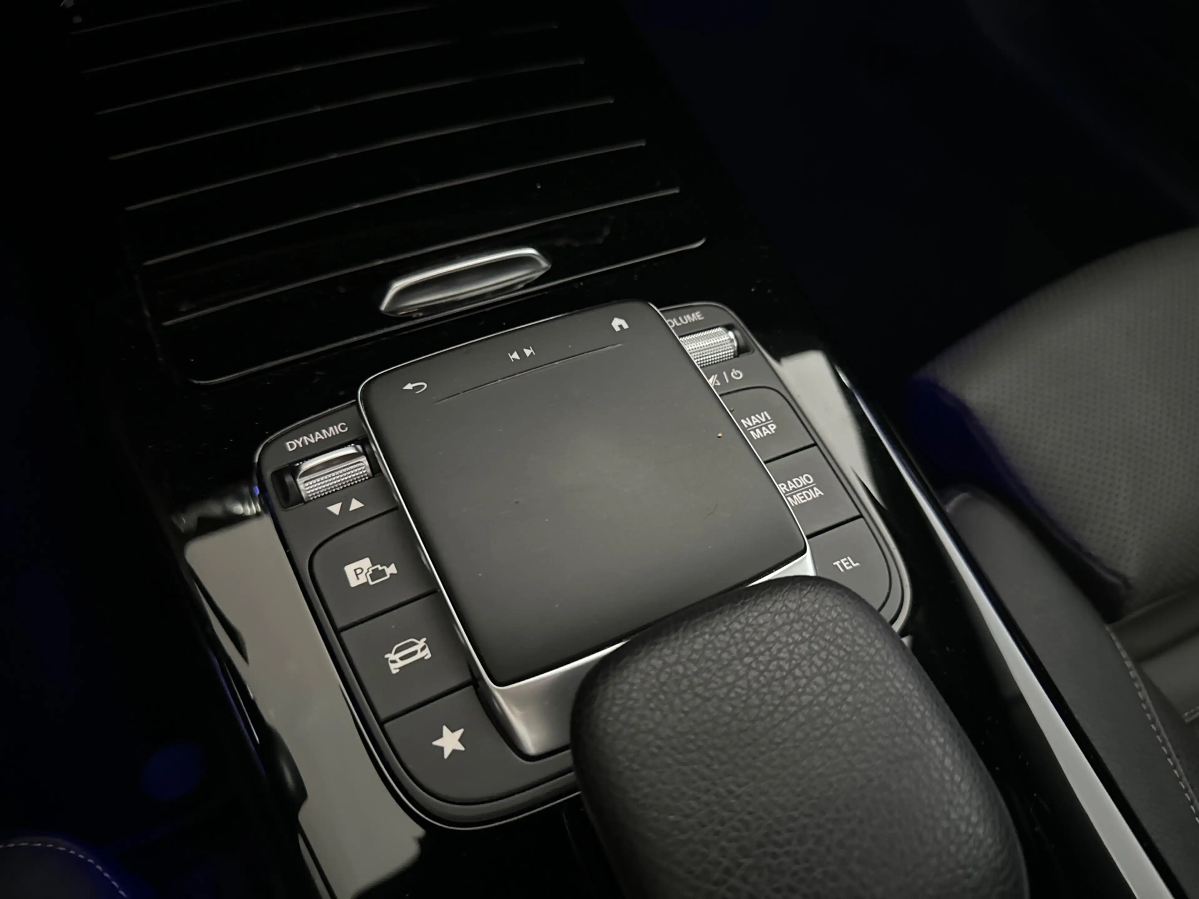 Mercedes-Benz CLA 180 AMG Pano|Stoelventilatie|360 Camera|Keyless|Blinds — photo 18
