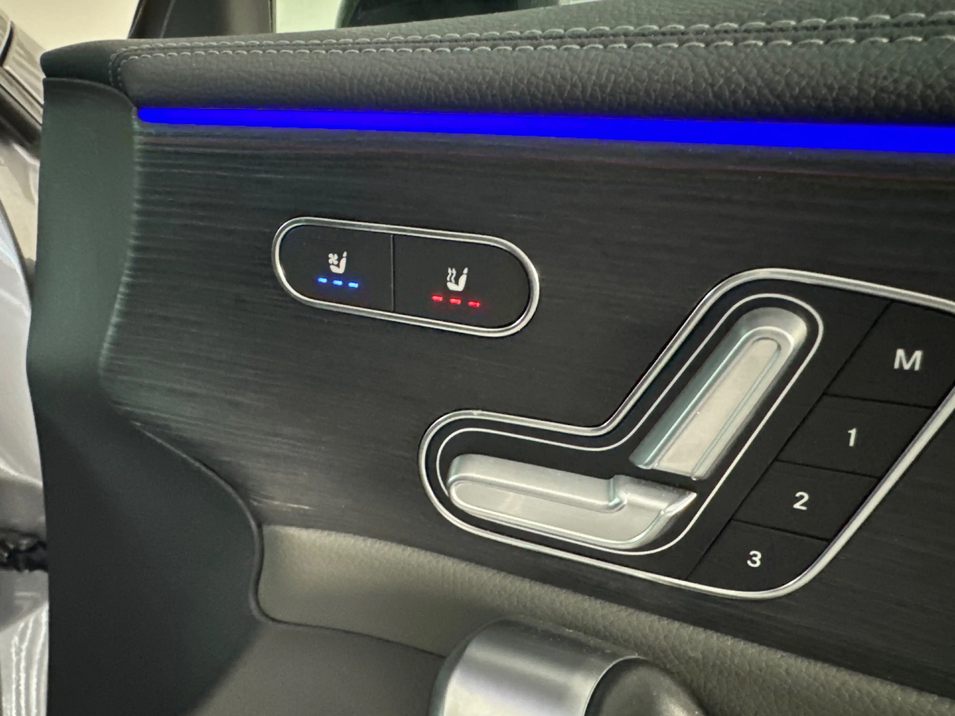 Mercedes-Benz CLA 180 AMG Pano|Stoelventilatie|360 Camera|Keyless|Blinds — photo 34