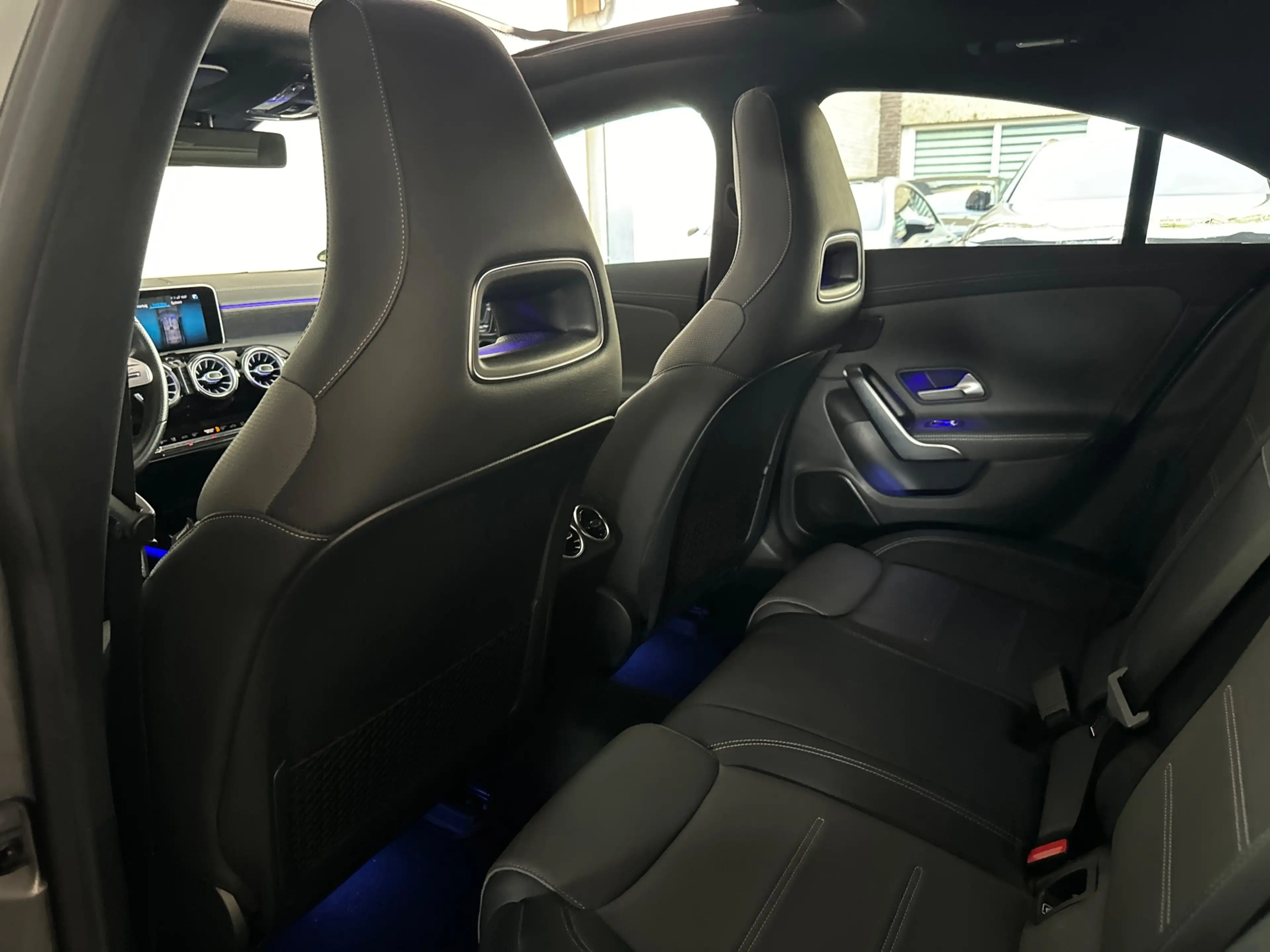 Mercedes-Benz CLA 180 AMG Pano|Stoelventilatie|360 Camera|Keyless|Blinds — photo 32