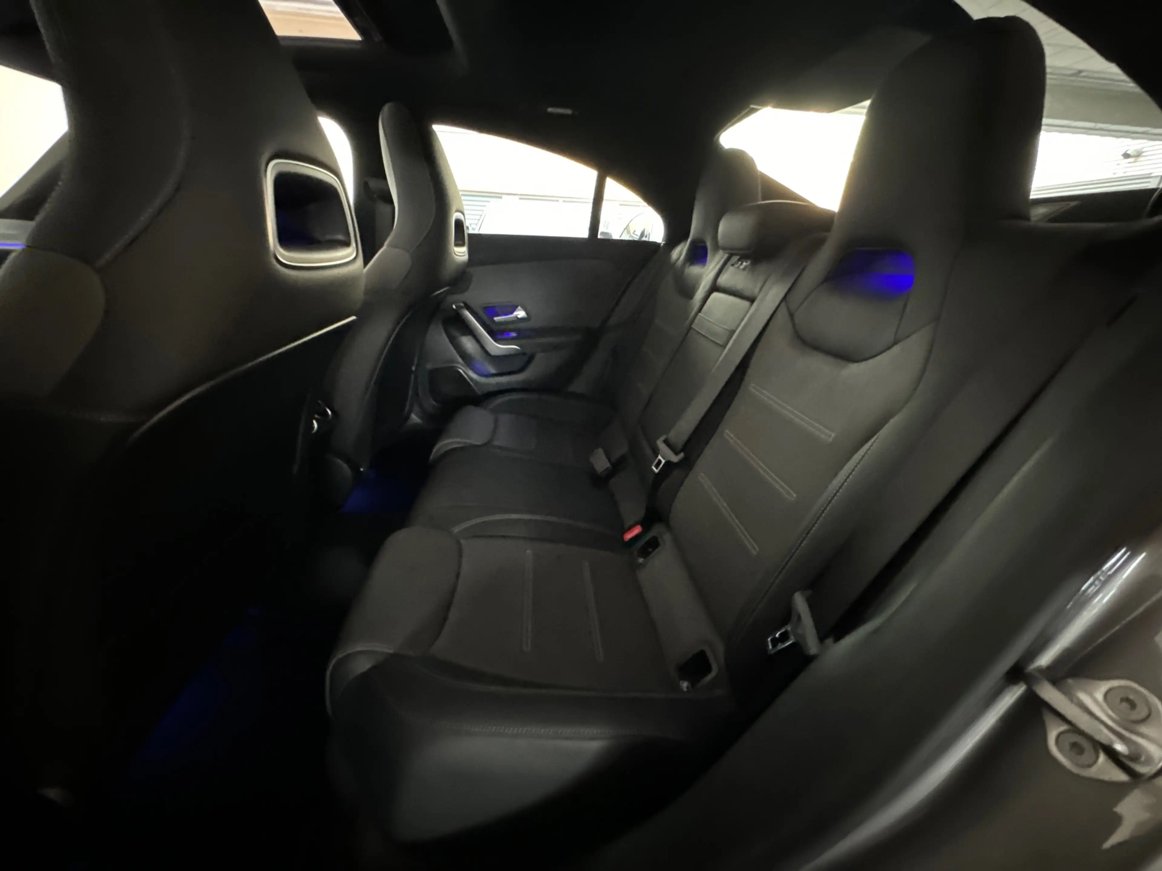 Mercedes-Benz CLA 180 AMG Pano|Stoelventilatie|360 Camera|Keyless|Blinds — photo 31