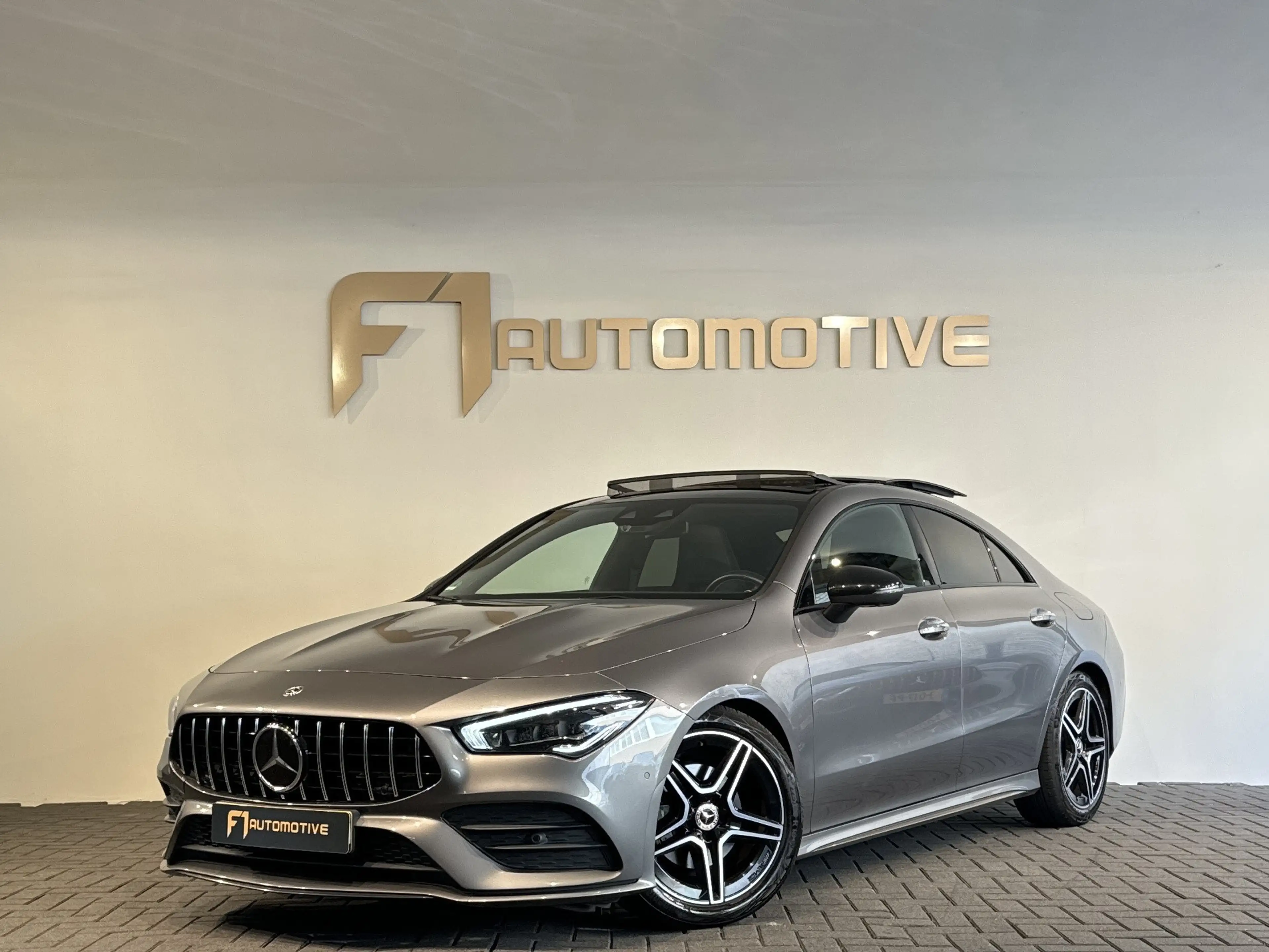 Mercedes-Benz CLA 180 AMG Pano|Stoelventilatie|360 Camera|Keyless|Blinds