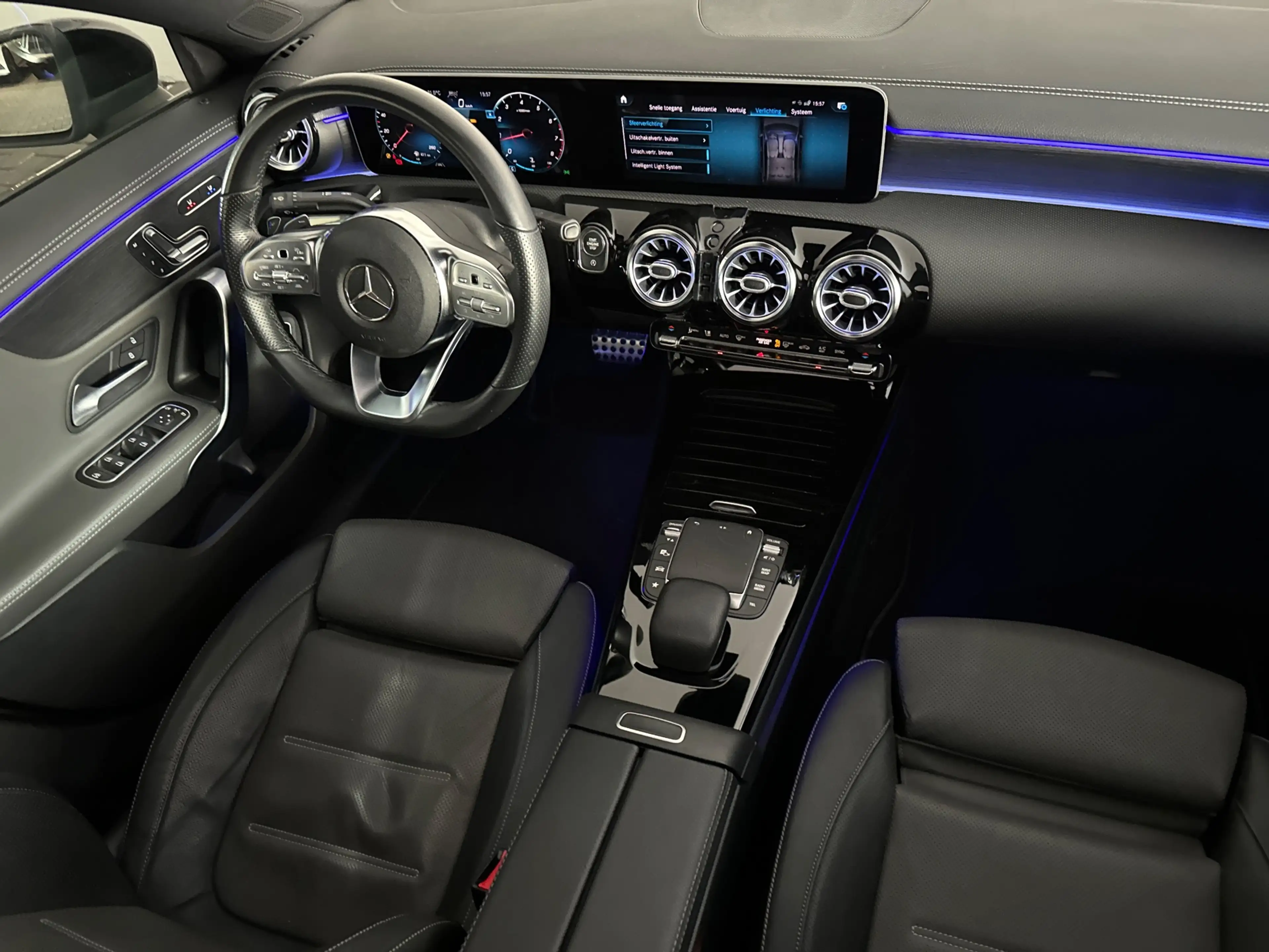 Mercedes-Benz CLA 180 AMG Pano|Stoelventilatie|360 Camera|Keyless|Blinds — photo 35