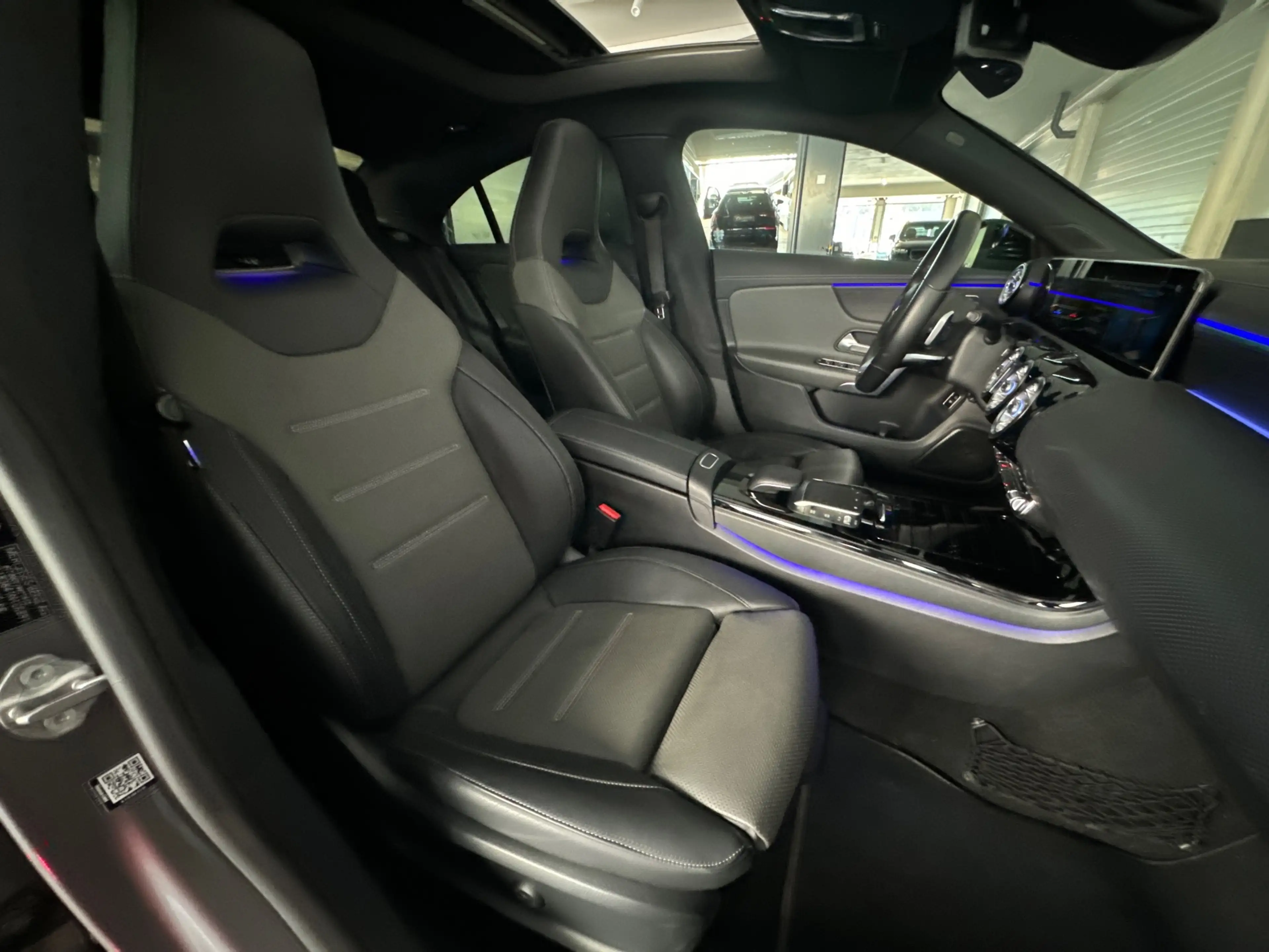 Mercedes-Benz CLA 180 AMG Pano|Stoelventilatie|360 Camera|Keyless|Blinds — photo 37