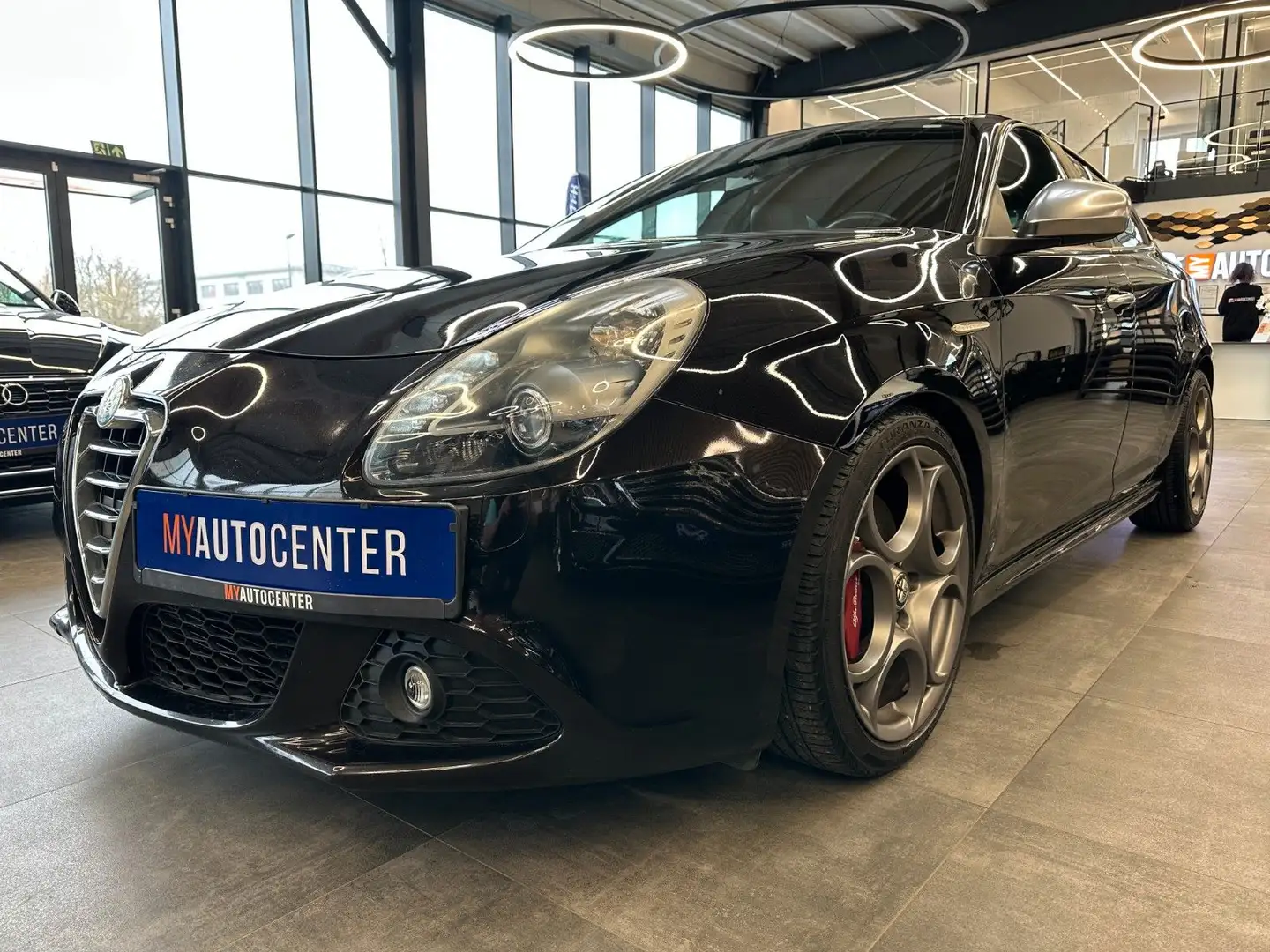 Alfa Romeo Giulietta Quadrifoglio Verde *Klima*Radio*PDC*BT Schwarz - 2