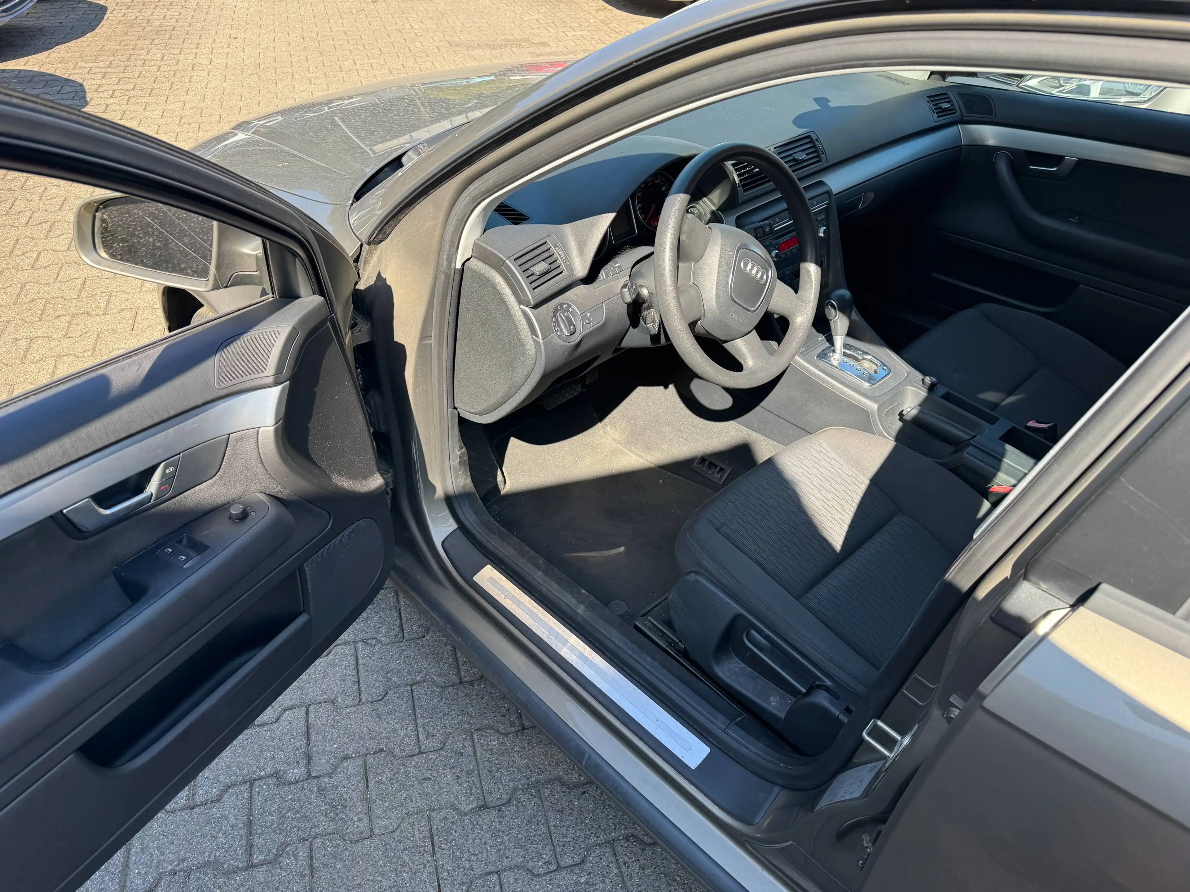 Audi A4 2.0 Automatik Audi Scheckheft SHZ PDC Tuv 8/27 3.Hand — photo 10