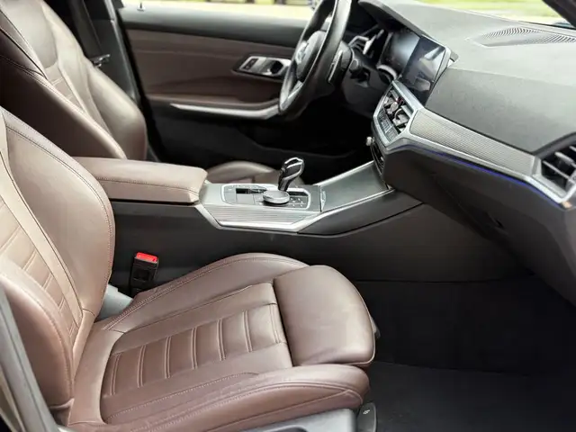 BMW 3 Series view 15