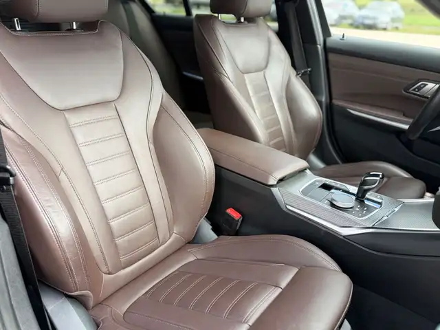 BMW 3 Series view 16