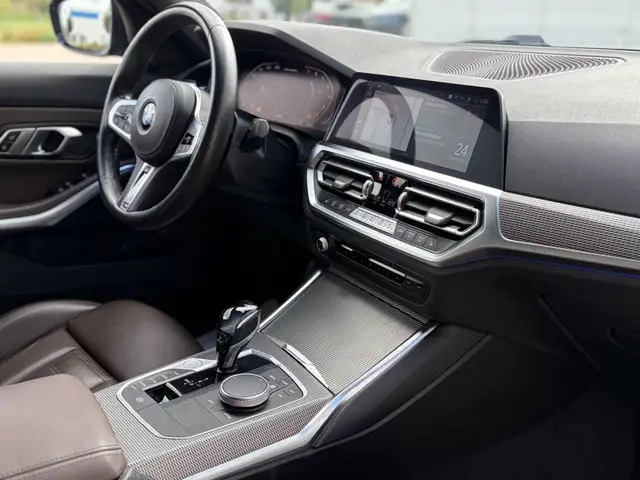 BMW 3 Series view 14