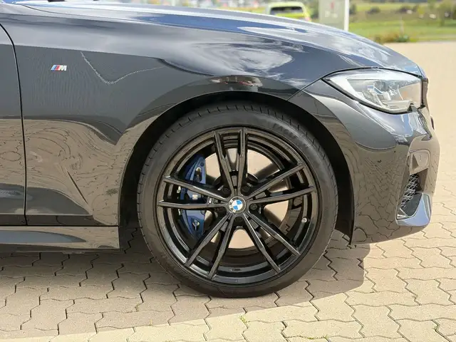 BMW 3 Series view 23