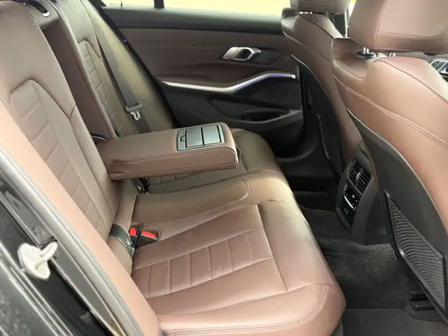 BMW 3 Series view 18