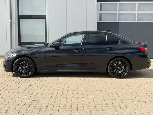 BMW 3 Series view 5