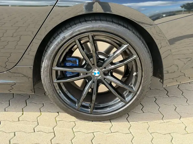 BMW 3 Series view 24
