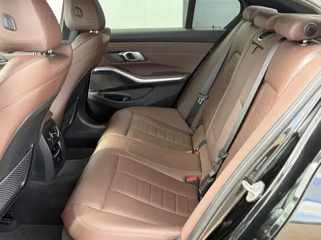 BMW 3 Series view 19