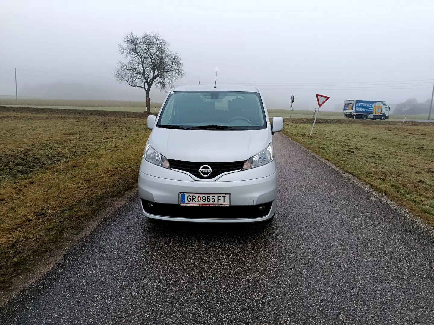 Nissan NV200 Evalia Tekna Grau - 2